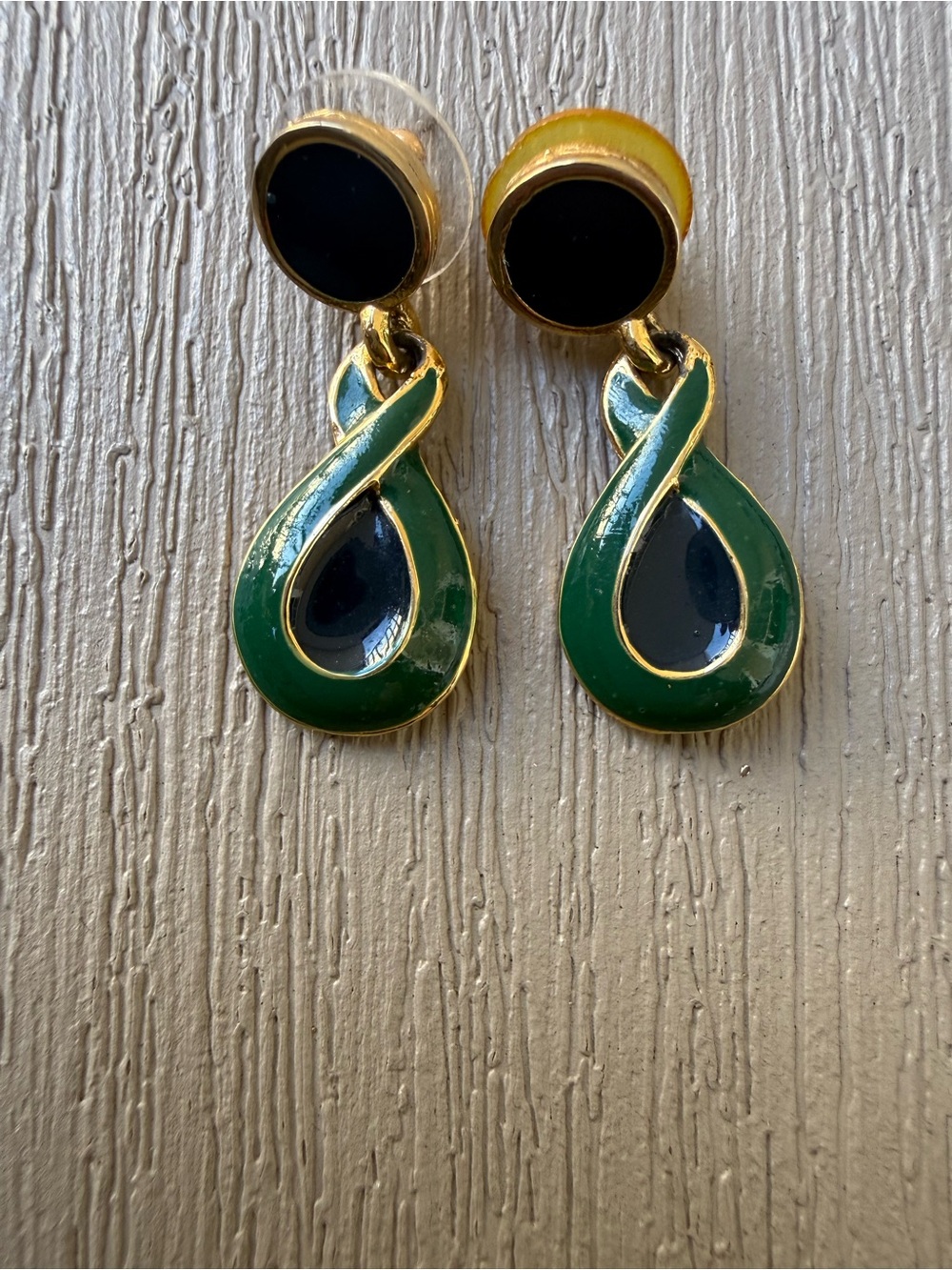 Gold Tone Green Black Enamel Drop Earrings Vintage Style 1.5”